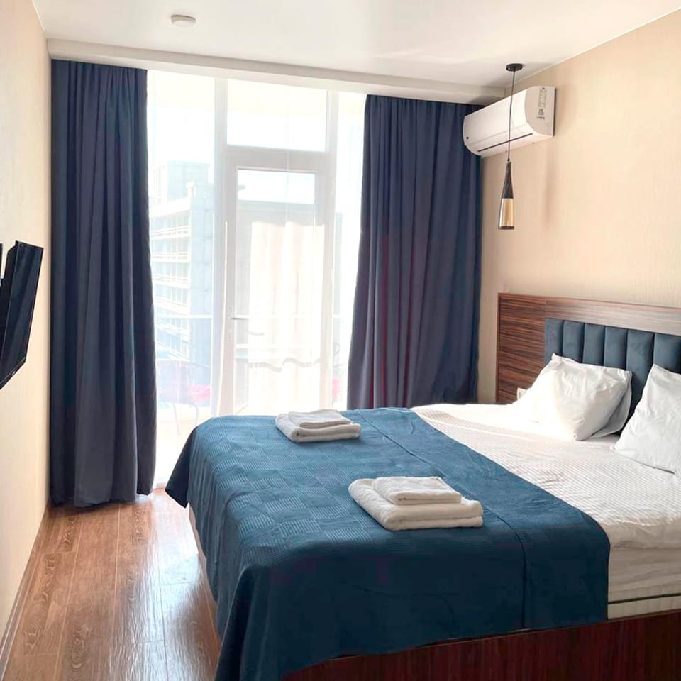 TV and multimedia, Photo of the whole room, air conditioner