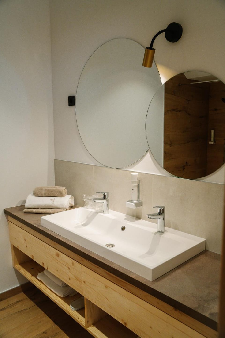 Bathroom, towels