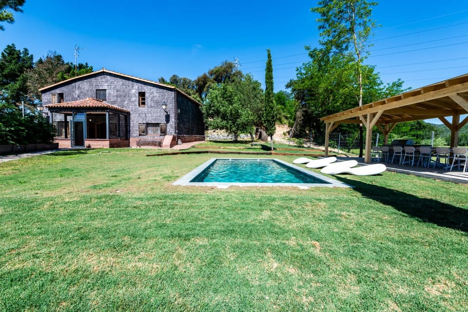 MAS PUIG PIQUÉ - piscina privada, porche, BBQ, y WIFI - 15 PERSONAS Villa in Selva