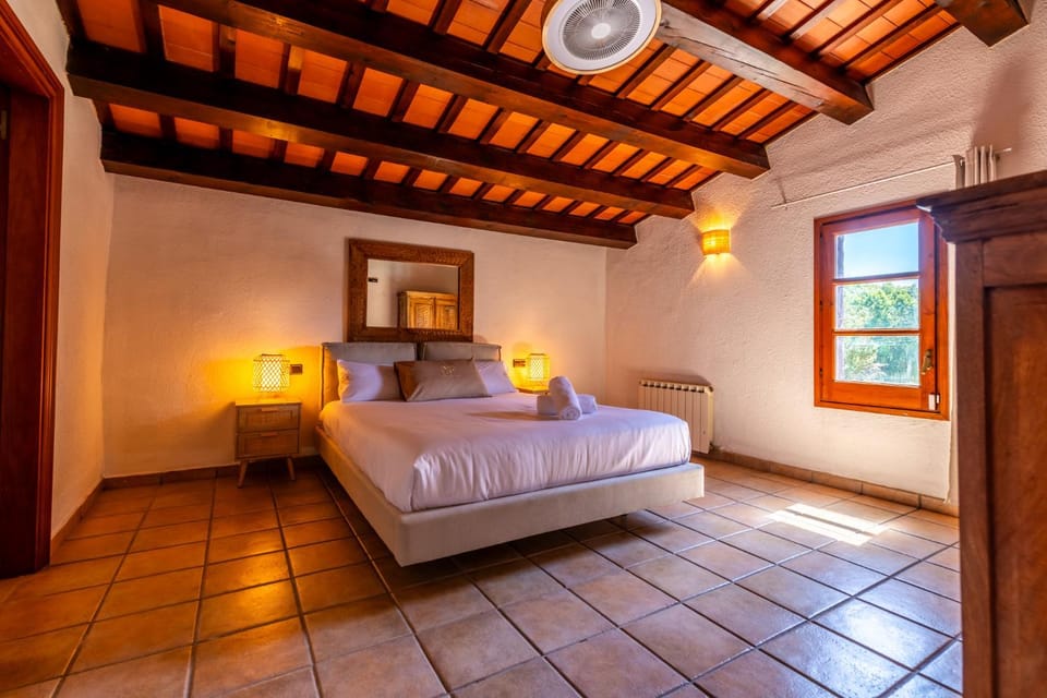 MAS PUIG PIQUÉ - piscina privada, porche, BBQ, y WIFI - 15 PERSONAS Villa in Selva