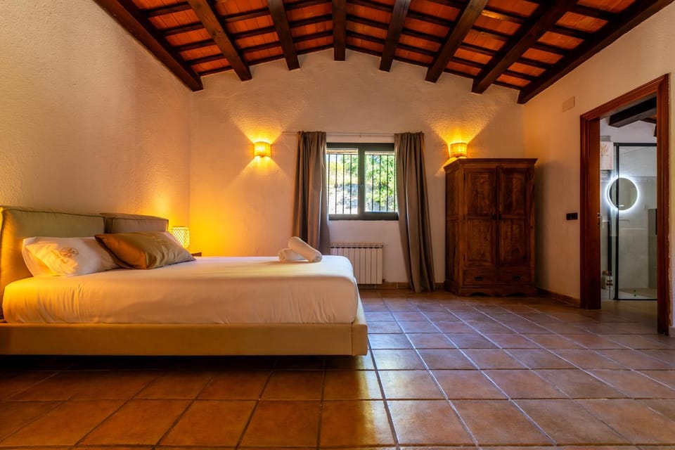 MAS PUIG PIQUÉ - piscina privada, porche, BBQ, y WIFI - 15 PERSONAS Villa in Selva