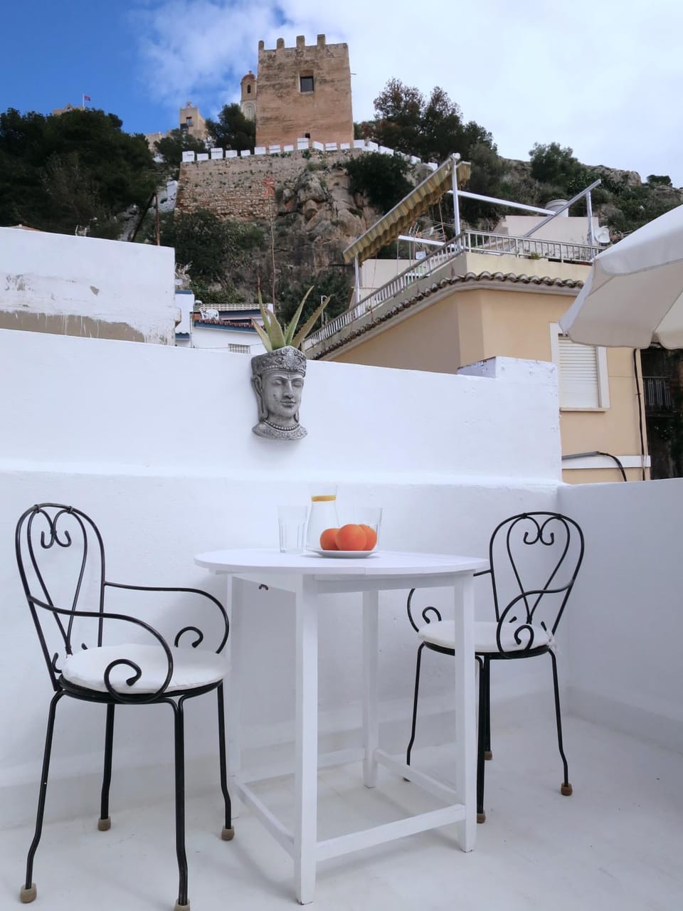 Balcony/Terrace, Seating area, Landmark view