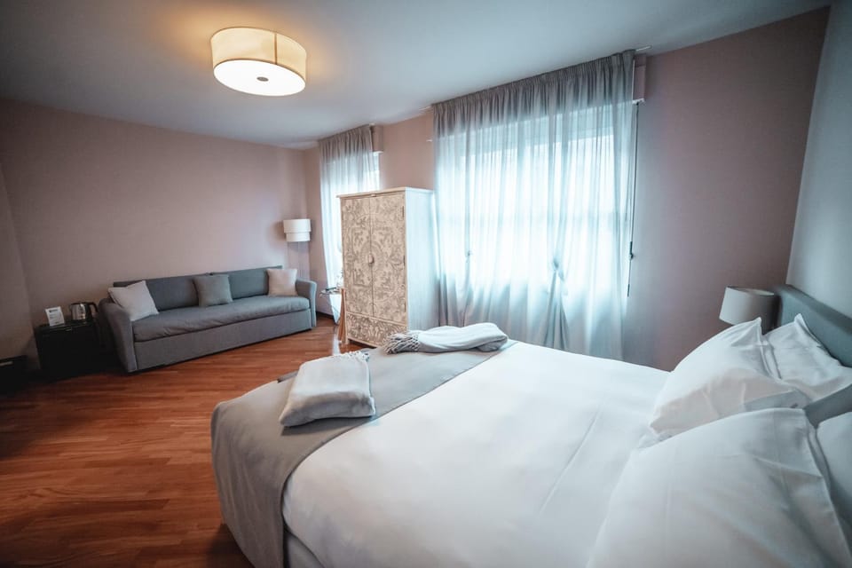 Bed, Photo of the whole room