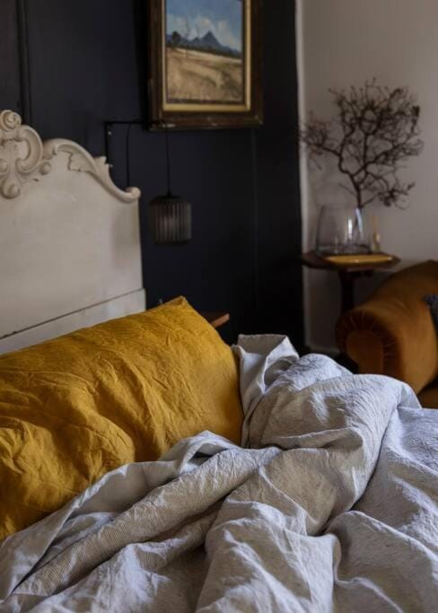 Quiet luxury in a riverside miners cottage House in Tasmania