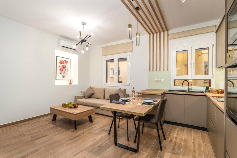 Kitchen or kitchenette, Living room, Seating area, Dining area