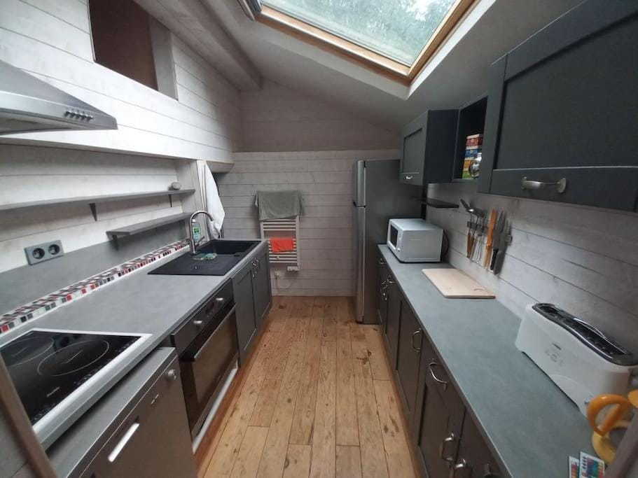 Kitchen or kitchenette, dishwasher, oven, pet friendly, stove, toaster