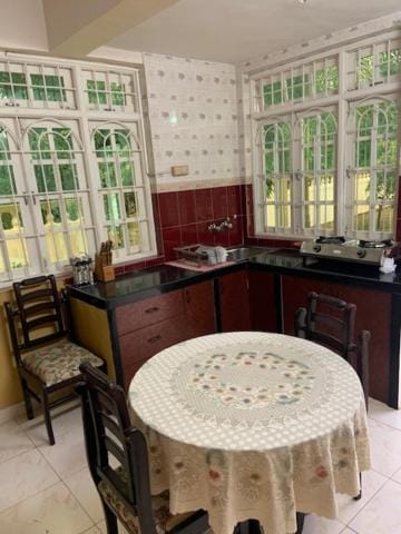 Kitchen or kitchenette, Dining area, stove
