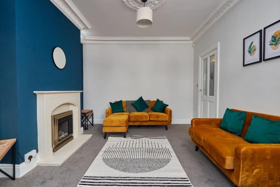 Spacious House In Stockton - Street Parking House in England