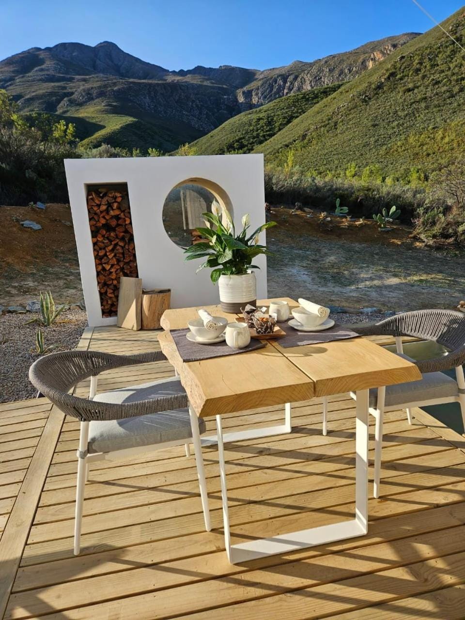 Natural landscape, Balcony/Terrace, Dining area, Mountain view