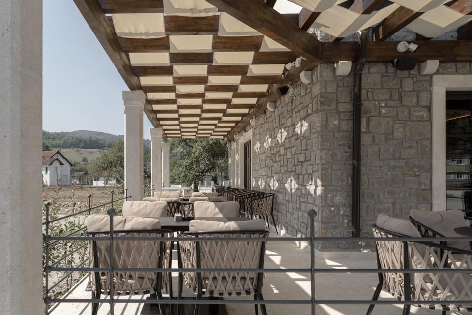 Restaurant/places to eat, Balcony/Terrace