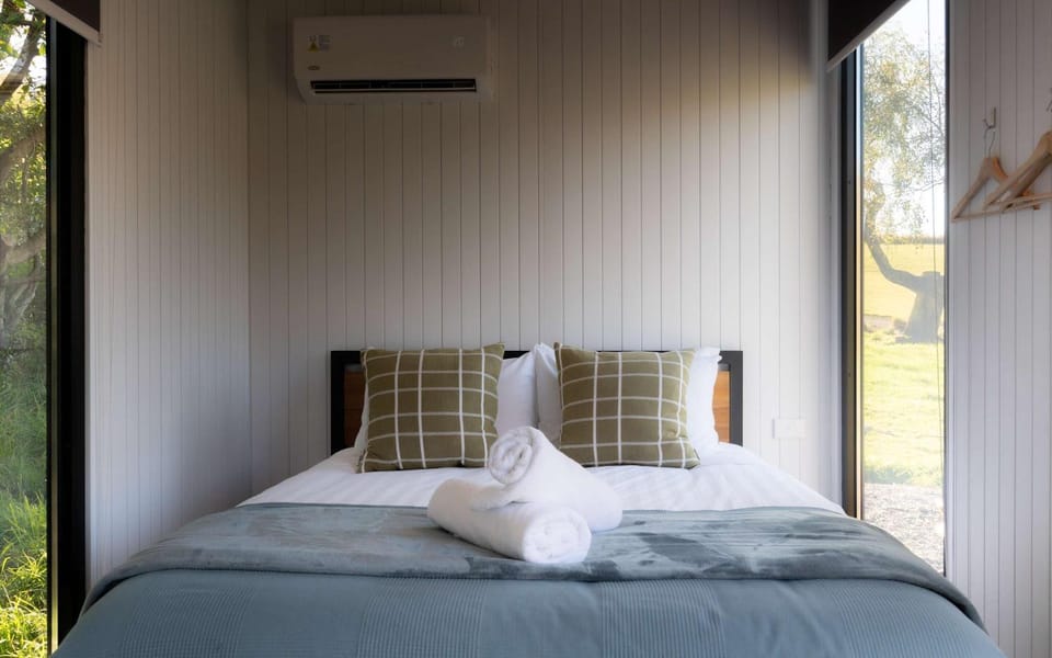 Airstrip Stays by Tiny Away House in Otago