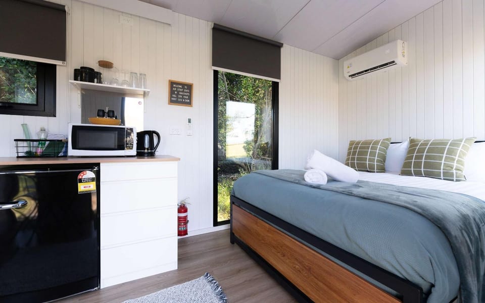 Airstrip Stays by Tiny Away House in Otago