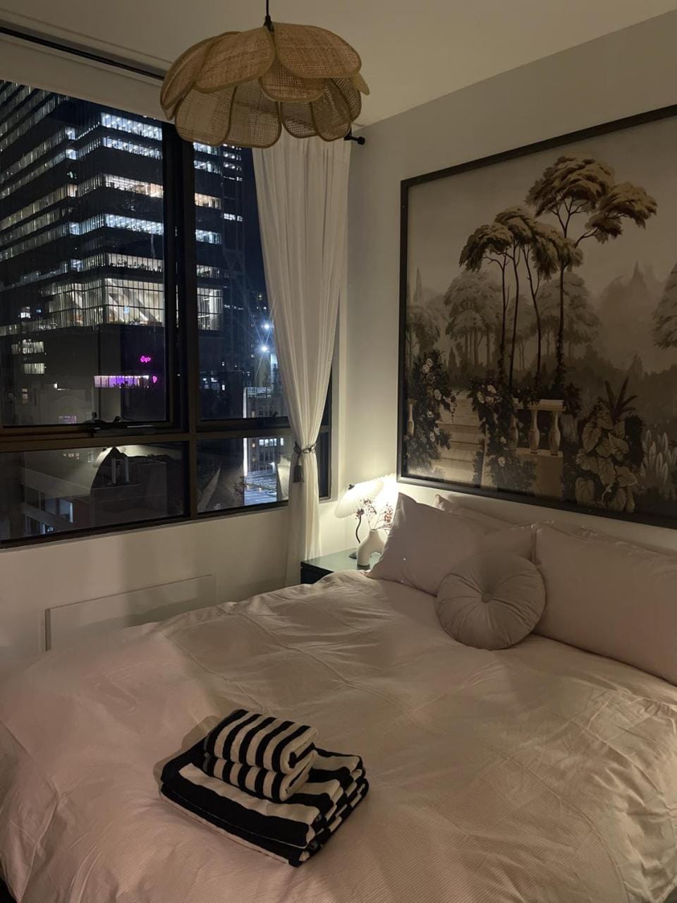 Bed, Night, Photo of the whole room, Bedroom