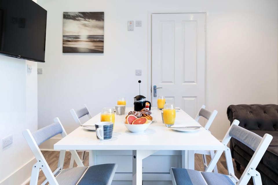 Living room, Seating area, Dining area