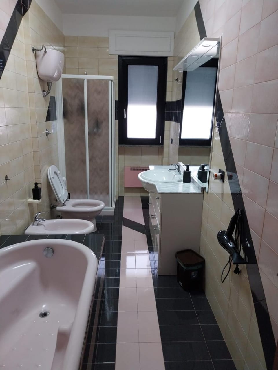 Shower, Toilet, Bathroom, Bath, towels