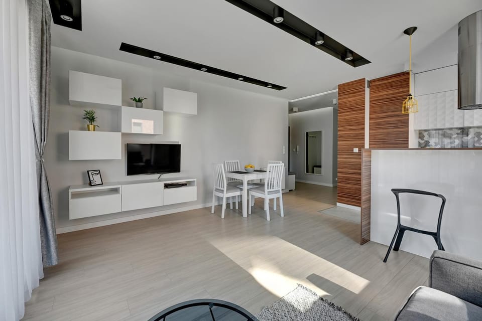 Communal lounge/ TV room, TV and multimedia, Kitchen or kitchenette, Living room, Seating area, Dining area, stove
