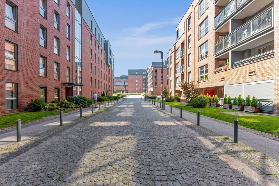 Day, Neighbourhood, City view, Street view, Location