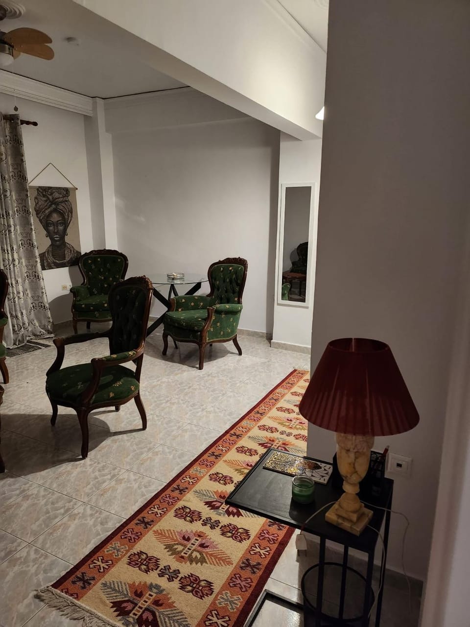 Living room, Seating area