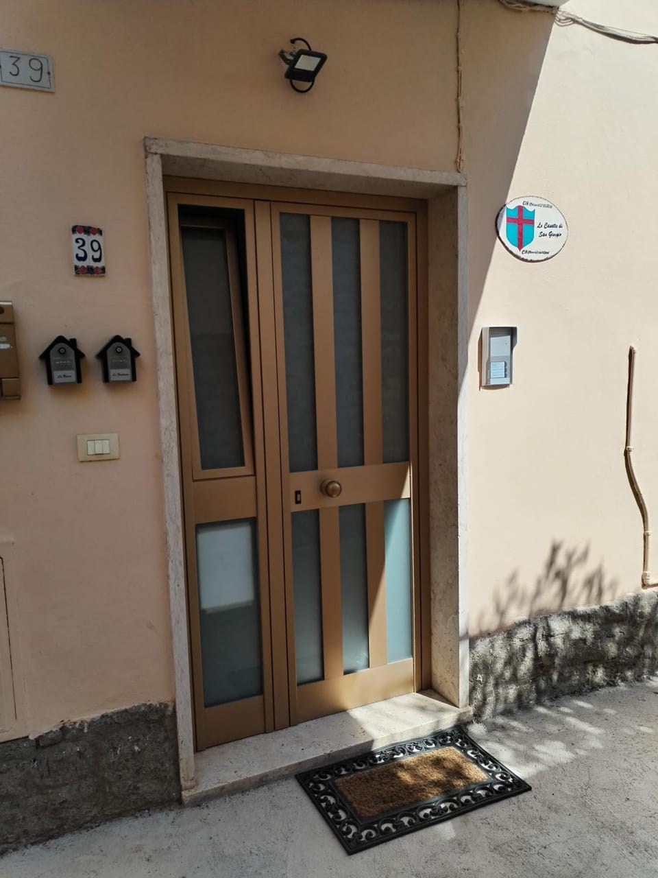 Facade/entrance