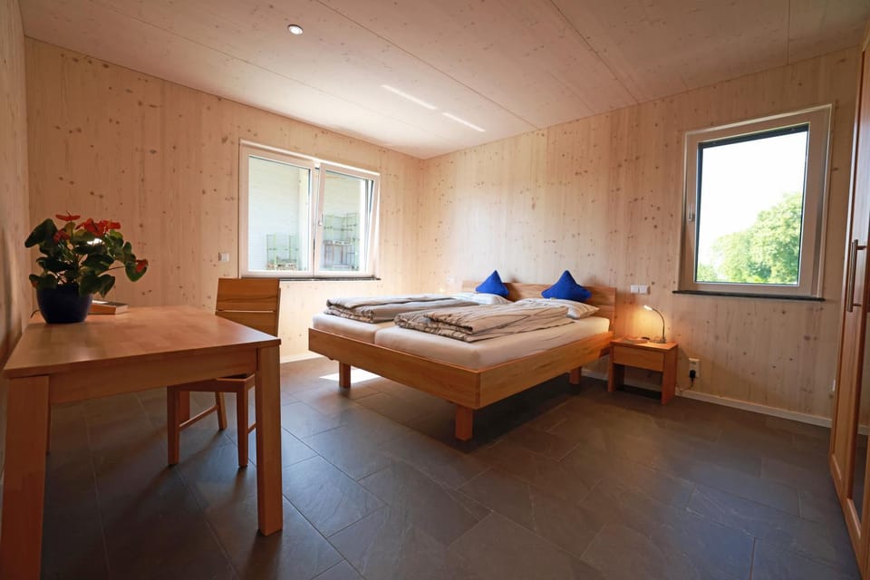 Bed, Bedroom, wardrobe, acessibility