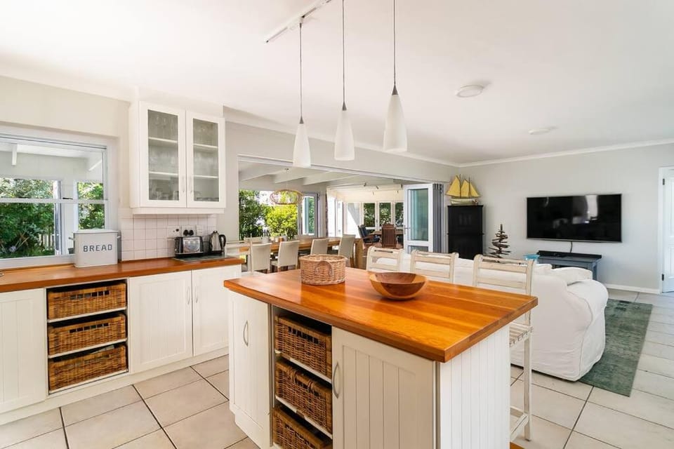 Comfy Home on Thesen Islands House in Knysna