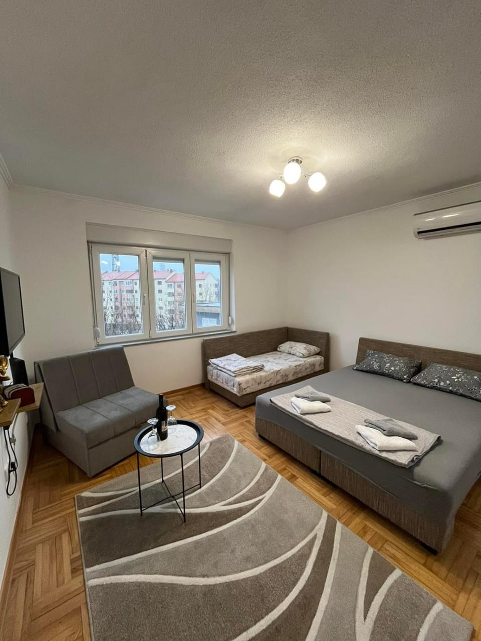 Bed, TV and multimedia, Seating area, Bedroom, air conditioner