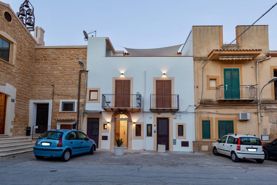 Neighbourhood, Street view