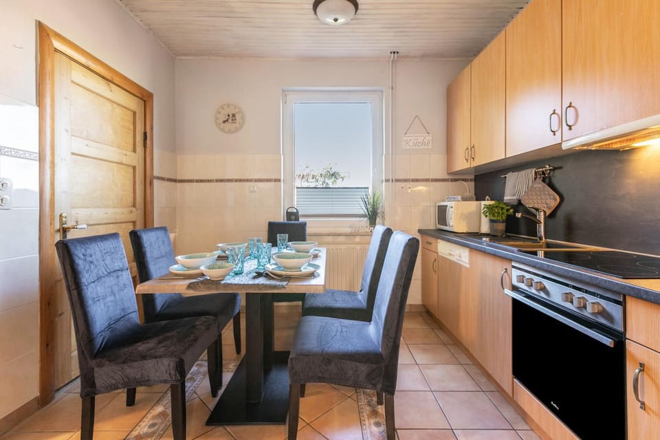 Property building, Kitchen or kitchenette, Living room