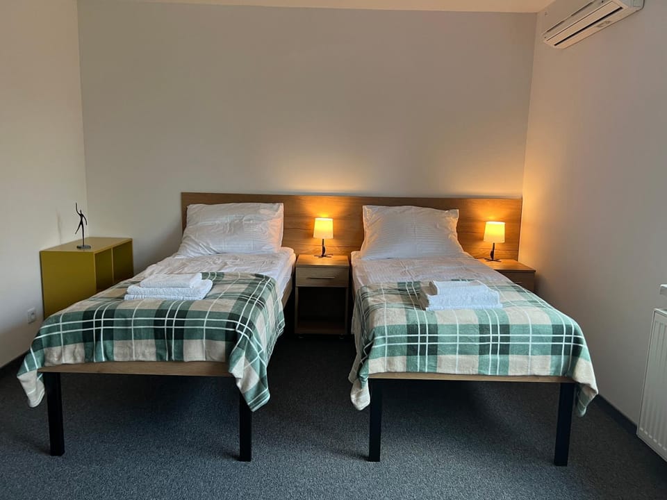 Bed, Photo of the whole room, air conditioner