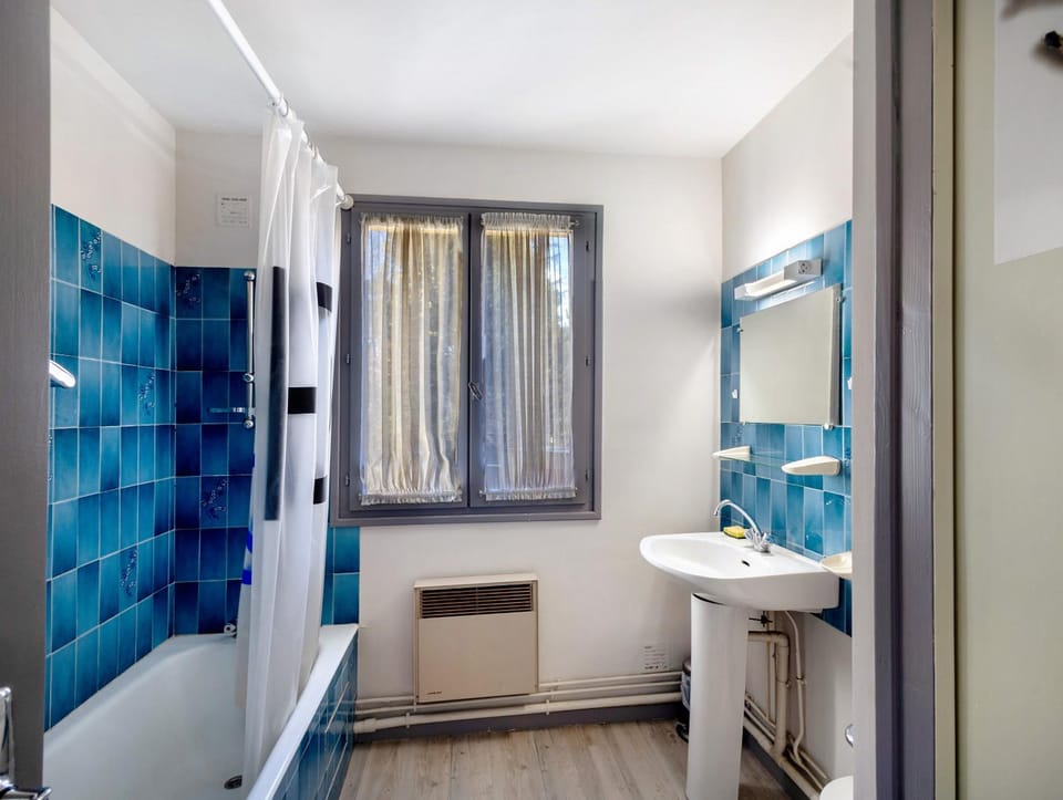 Bathroom, Living room