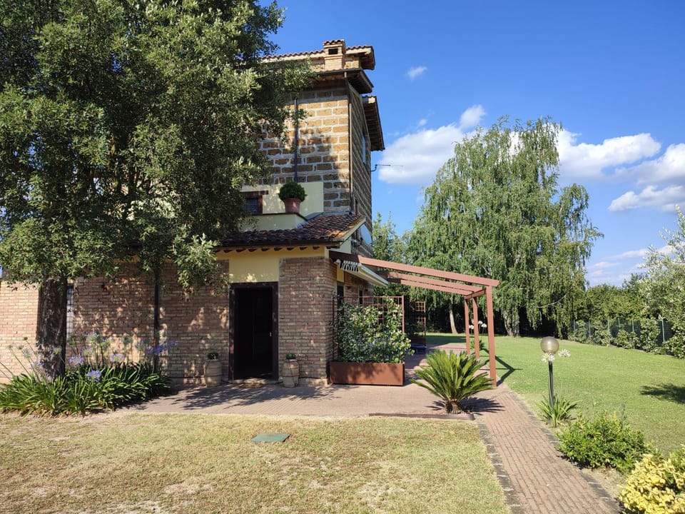 Property building, Day, Natural landscape, Garden, Garden view