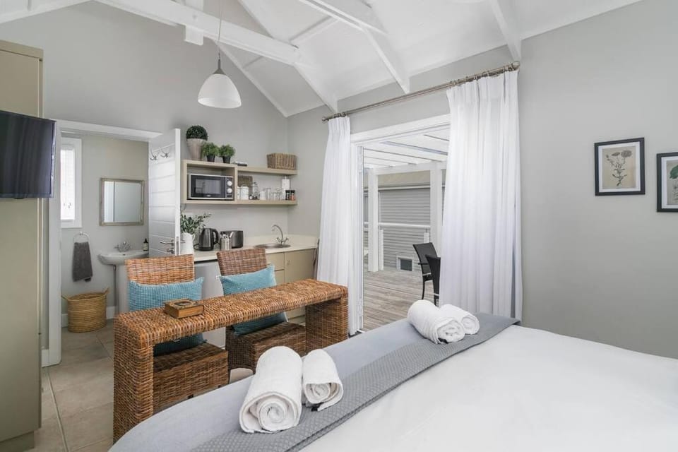 Picturesque Retreat on Thesen Islands House in Knysna