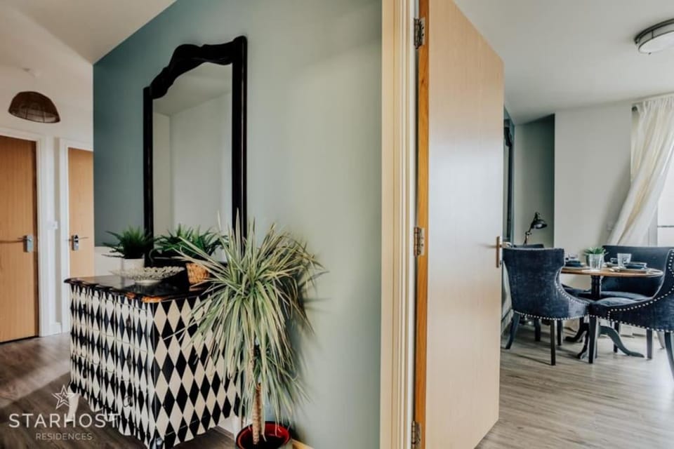 StarHost Residences - Stunning 2 bed Apt with Marina Views Apartment in Southampton