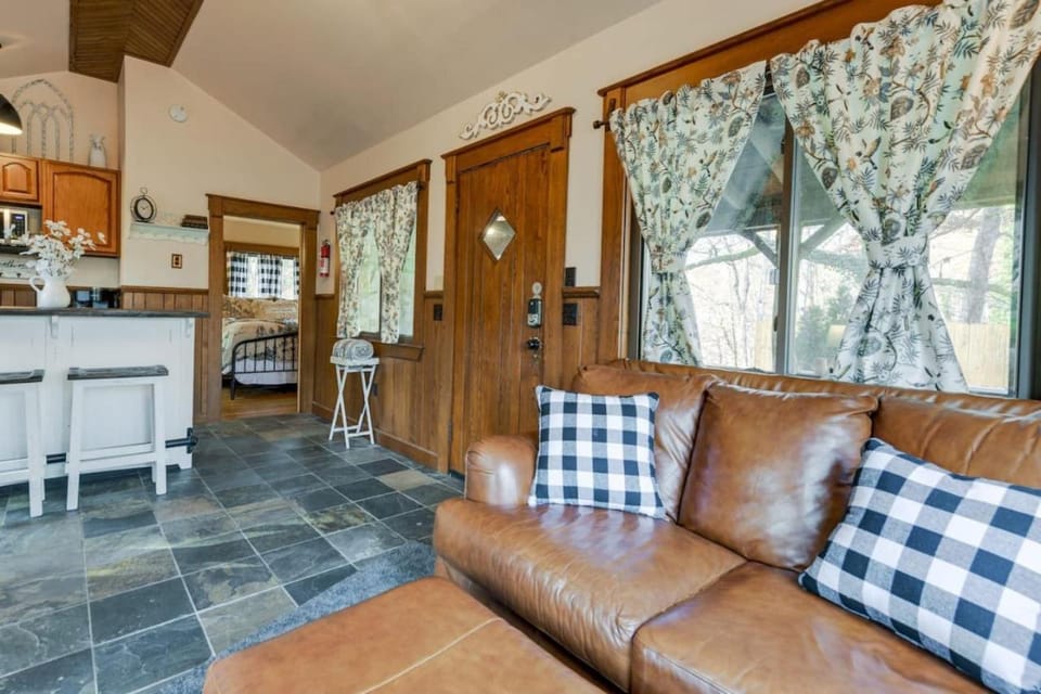 Village 37 Stone Cabin Cabin in Fontana Lake