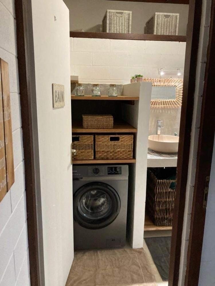 Bathroom, washing machine