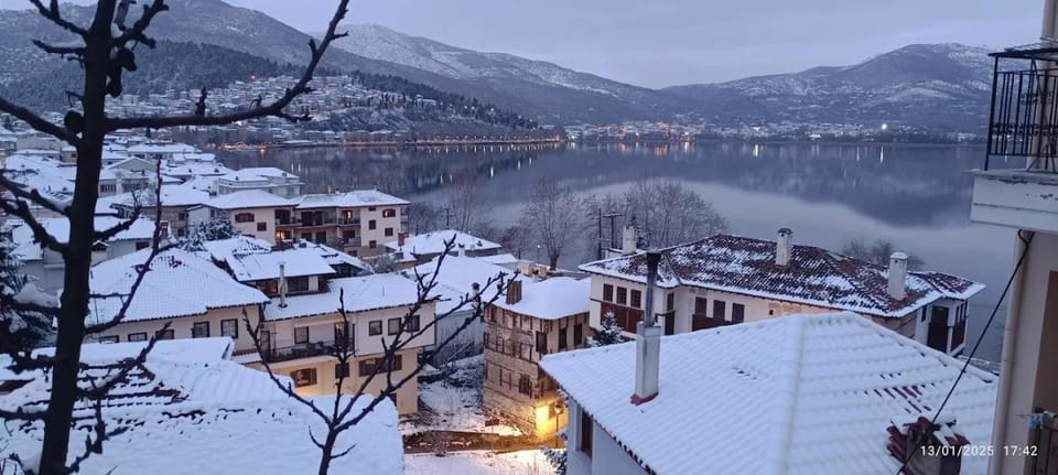 Lakeview Balcony in Kastoria Apartment in North Macedonia