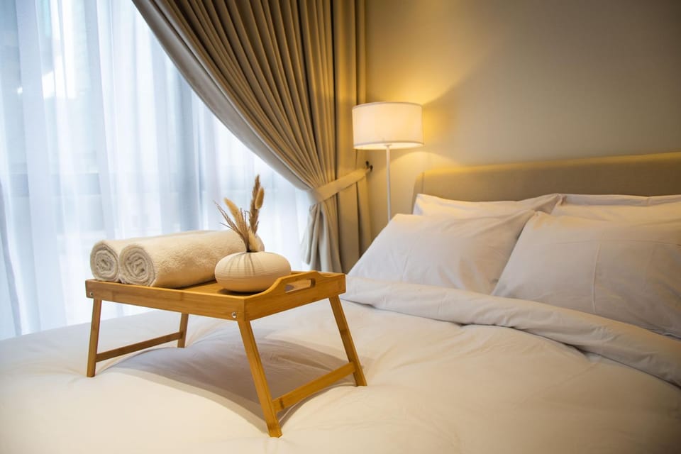 Bed, Photo of the whole room, Bedroom, towels