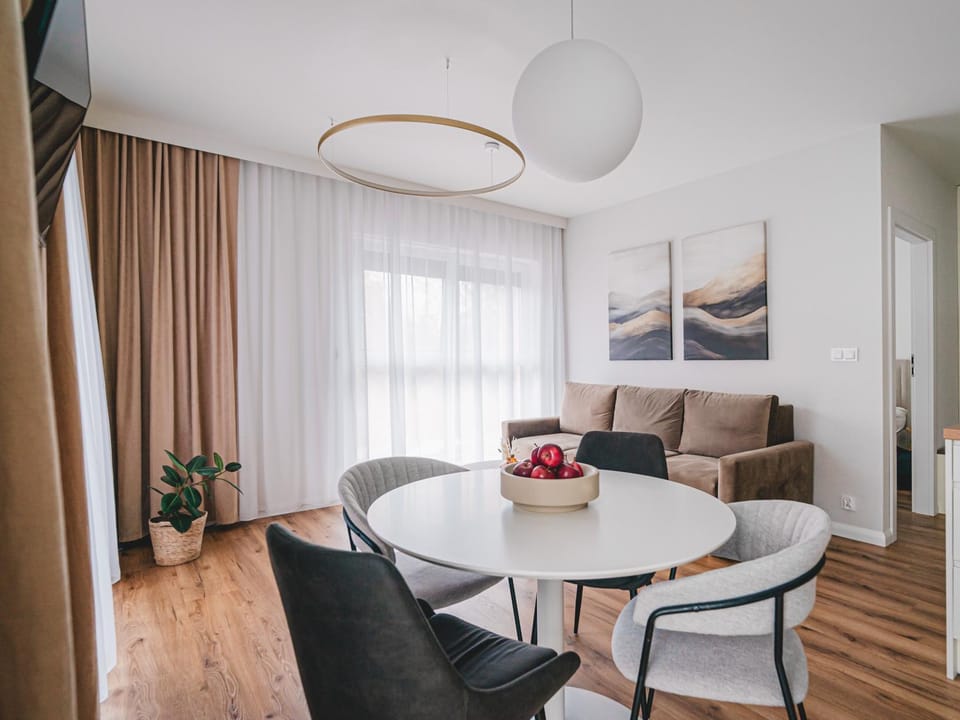 Communal lounge/ TV room, Living room, Dining area