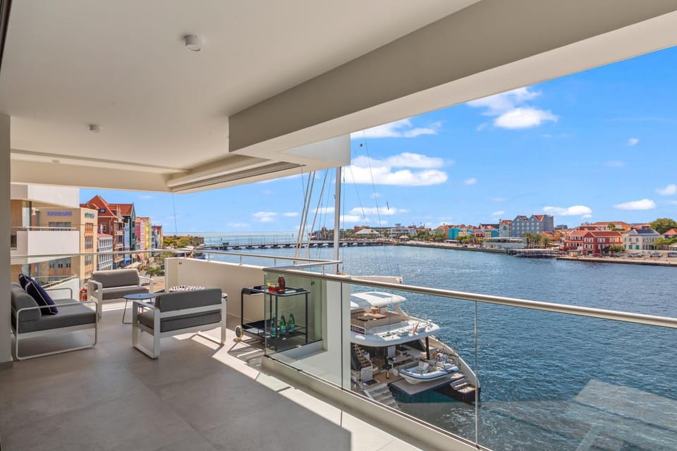 The Wharf 7E city apartment, overlooking Annabay, downtown Willemstad Apartment in Willemstad