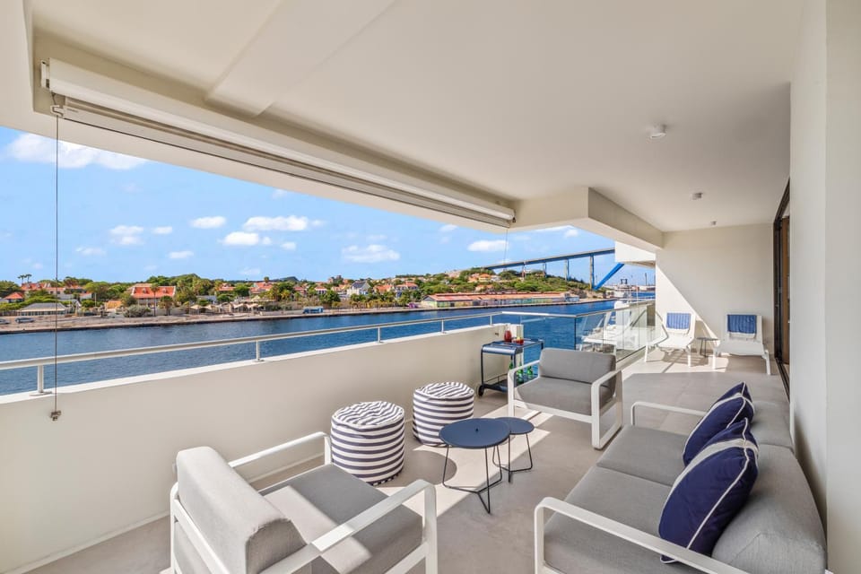 The Wharf 7E city apartment, overlooking Annabay, downtown Willemstad Apartment in Willemstad