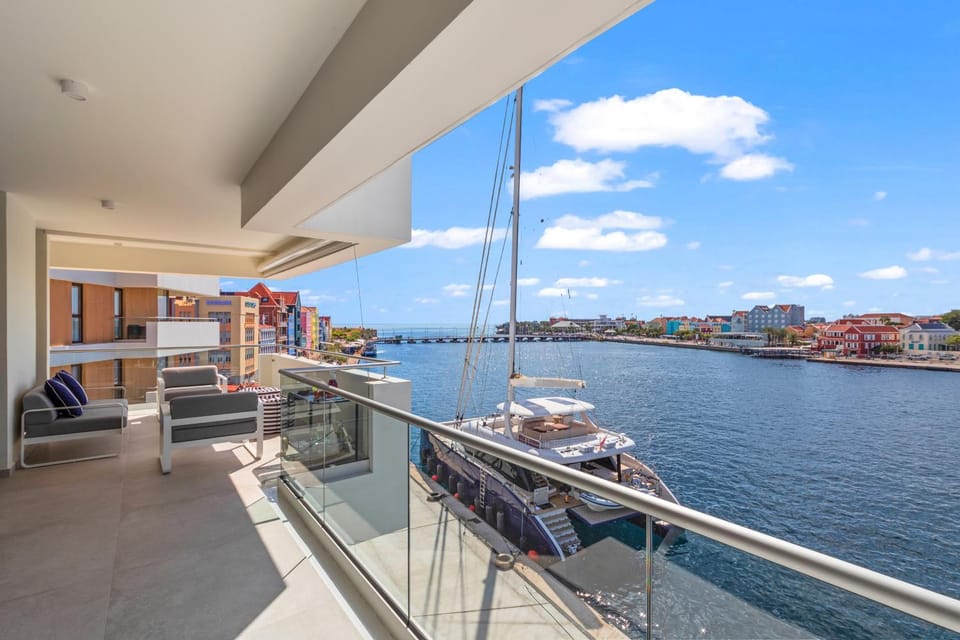 The Wharf 7E city apartment, overlooking Annabay, downtown Willemstad Apartment in Willemstad