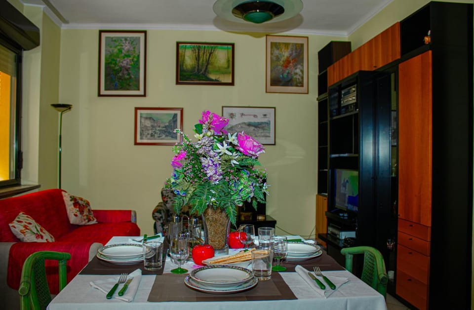 Living room, Dining area