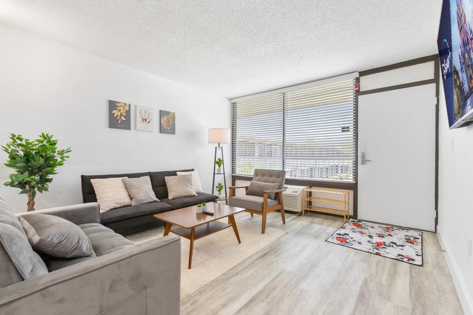 TV and multimedia, View (from property/room), Living room, Seating area, Pool view