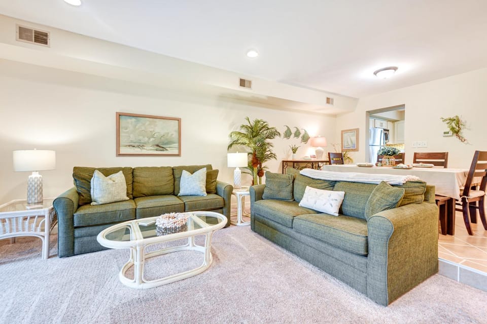 Patio + Pool Access: North Myrtle Beach Retreat! House in North Myrtle Beach