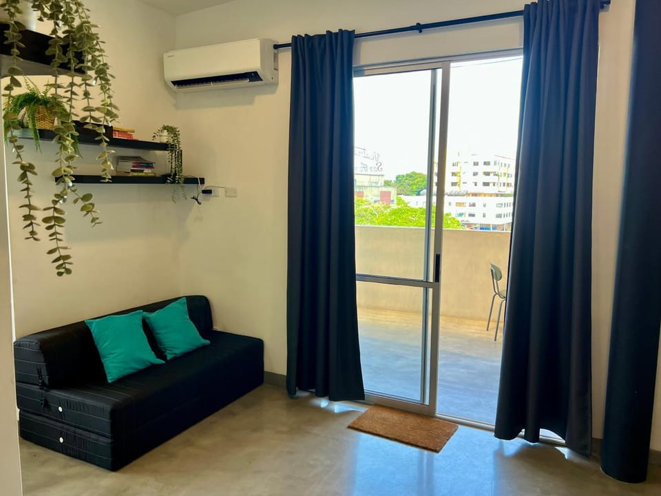 Living room, Seating area, air conditioner