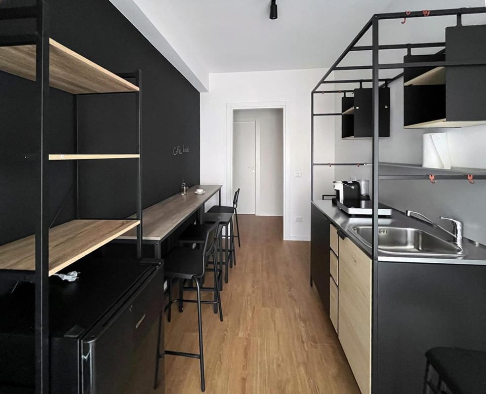 Kitchen or kitchenette, Dining area, stove
