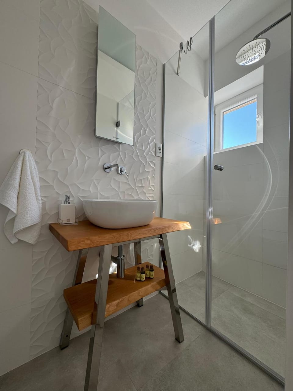 Shower, towels