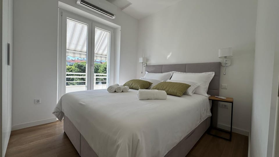 Bed, Bedroom, air conditioner