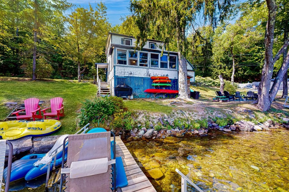 Lakefront Living House in Castleton