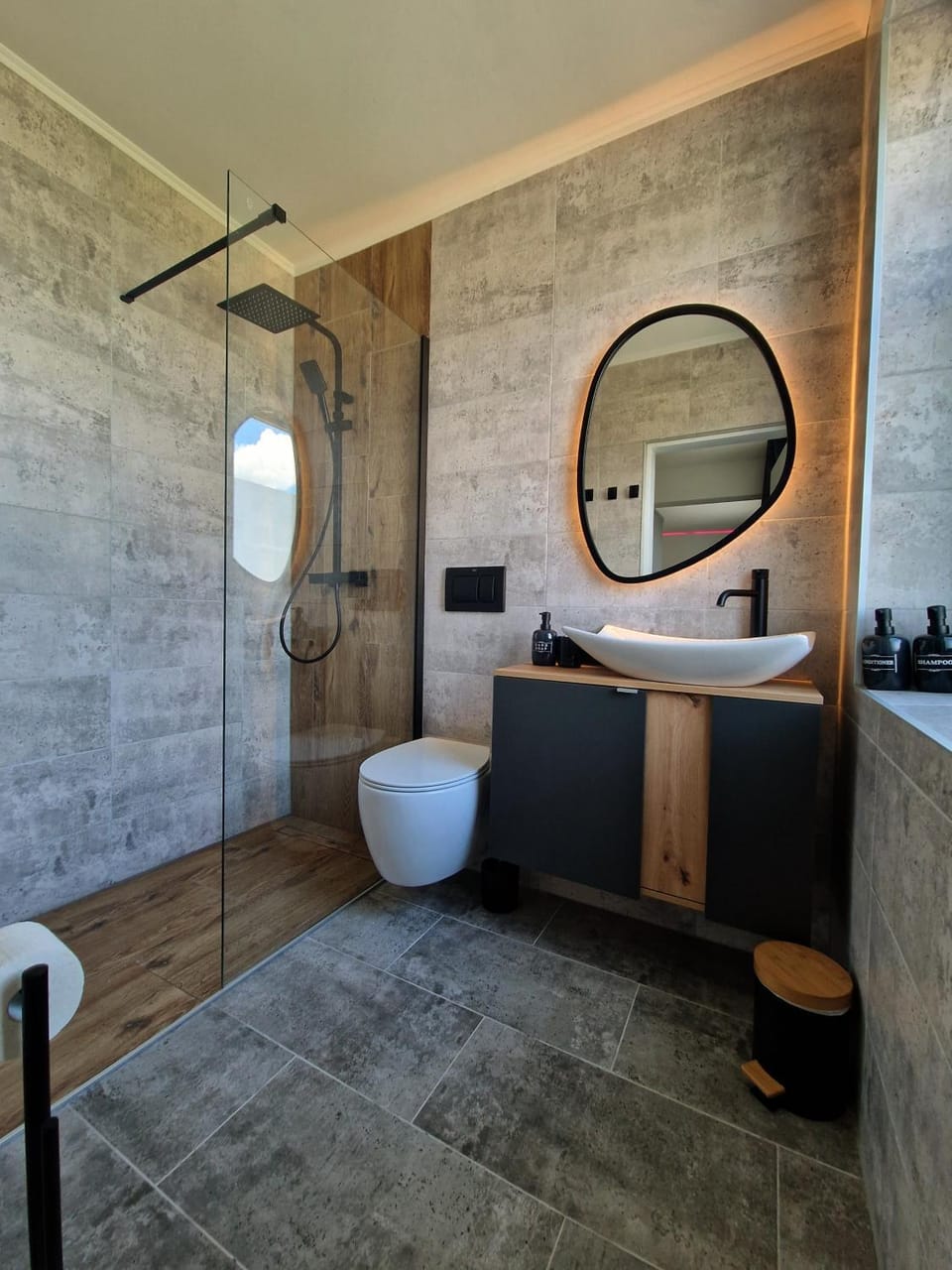 Shower, Toilet, Bathroom, towels